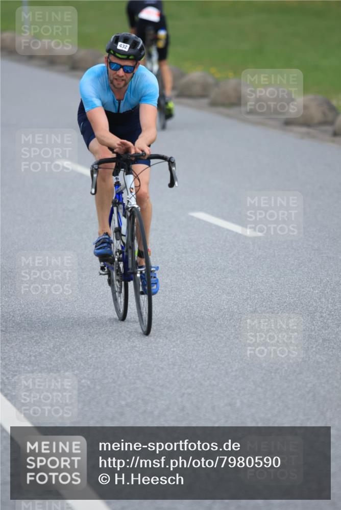 15.06.2025 - 27. Vierlanden-Triathlon H.Heesch http://msf.ph/oto/7980590 15.06.2025 10:41:03 Radfahren 152, 187, 275, 289, 432, 1398 meine-sportfotos.de