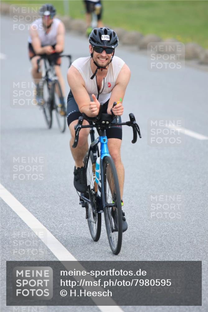 15.06.2025 - 27. Vierlanden-Triathlon H.Heesch http://msf.ph/oto/7980595 15.06.2025 10:41:04 Radfahren 152, 187, 275, 289, 432, 1398 meine-sportfotos.de