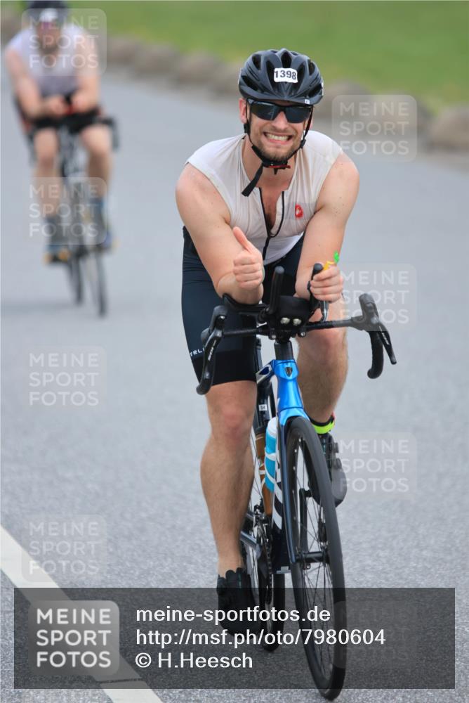 15.06.2025 - 27. Vierlanden-Triathlon H.Heesch http://msf.ph/oto/7980604 15.06.2025 10:41:04 Radfahren 152, 187, 275, 289, 432, 1398 meine-sportfotos.de