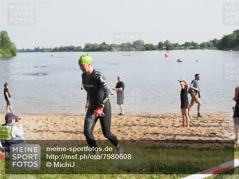 21.06.2025 - 27. Vierlanden-Triathlon MichiJ http://msf.ph/oto/7980608 15.06.2026 09:01:57 Schwimmen 196, 206, 214 meine-sportfotos.de