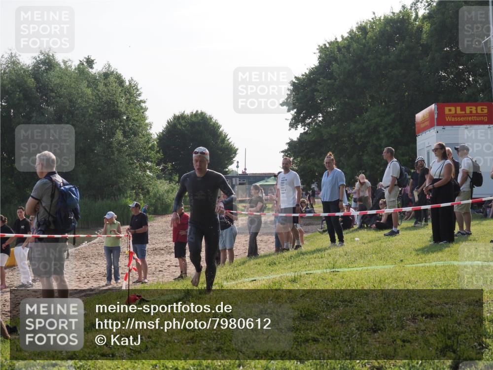 15.06.2025 - 27. Vierlanden-Triathlon KatJ http://msf.ph/oto/7980612 15.06.2025 08:45:16 Schwimmen 127 meine-sportfotos.de