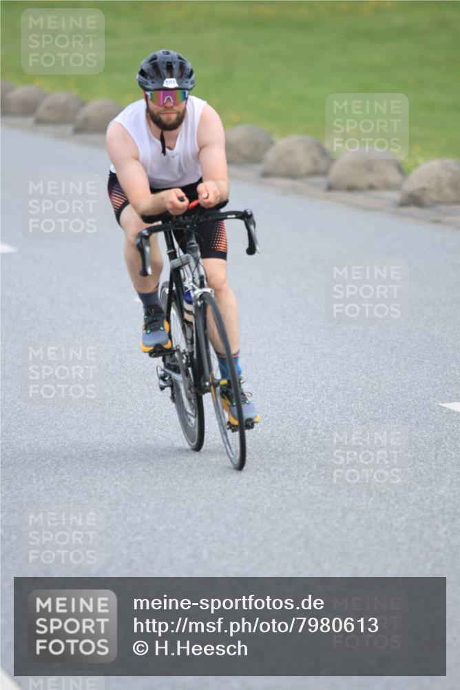 15.06.2025 - 27. Vierlanden-Triathlon H.Heesch http://msf.ph/oto/7980613 15.06.2025 10:41:05 Radfahren 152, 187, 275, 289, 432, 1398 meine-sportfotos.de