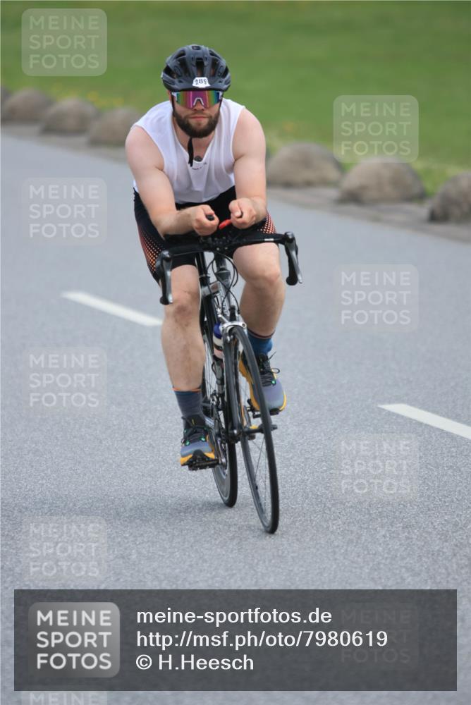 15.06.2025 - 27. Vierlanden-Triathlon H.Heesch http://msf.ph/oto/7980619 15.06.2025 10:41:05 Radfahren 152, 187, 275, 289, 432, 1398 meine-sportfotos.de