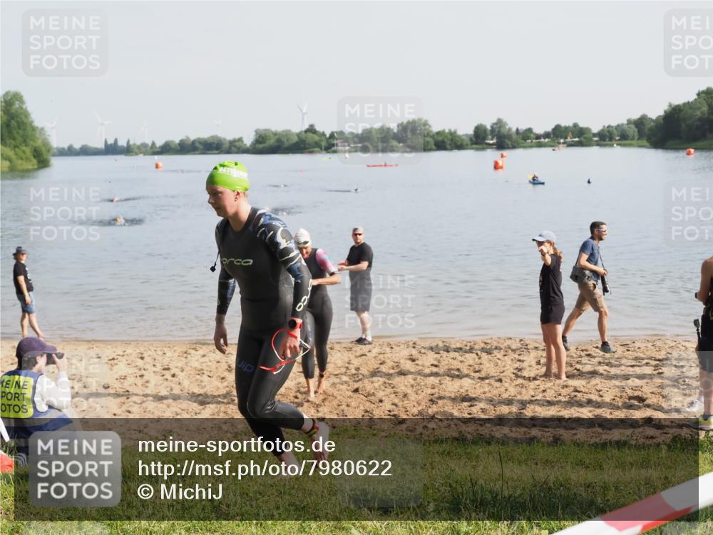 21.06.2025 - 27. Vierlanden-Triathlon MichiJ http://msf.ph/oto/7980622 15.06.2026 09:01:57 Schwimmen 196, 206, 214 meine-sportfotos.de