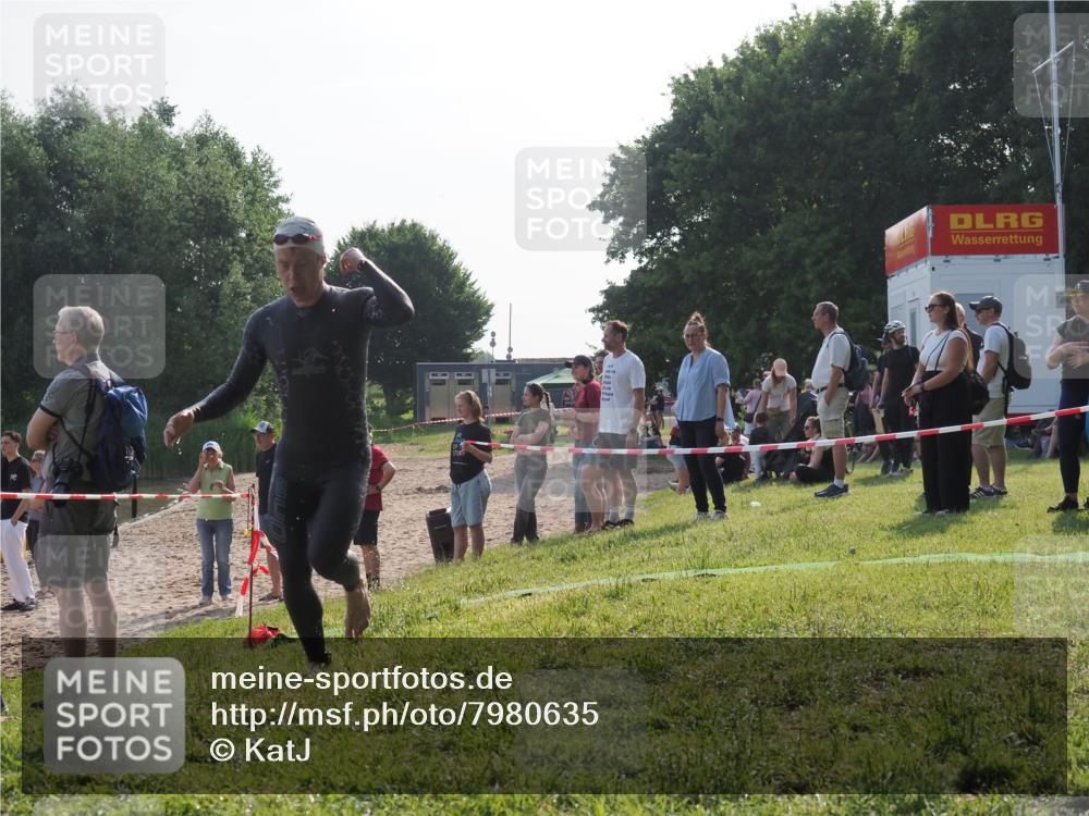 15.06.2025 - 27. Vierlanden-Triathlon KatJ http://msf.ph/oto/7980635 15.06.2025 08:45:17 Schwimmen 127 meine-sportfotos.de