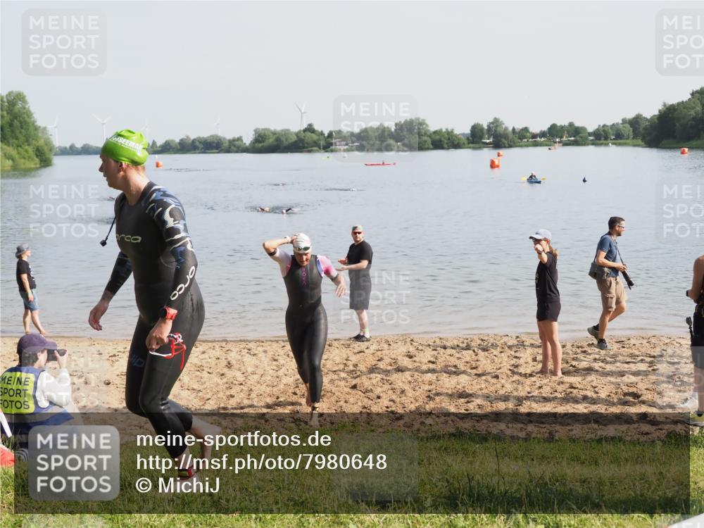21.06.2025 - 27. Vierlanden-Triathlon MichiJ http://msf.ph/oto/7980648 15.06.2026 09:01:57 Schwimmen 196, 206, 214 meine-sportfotos.de
