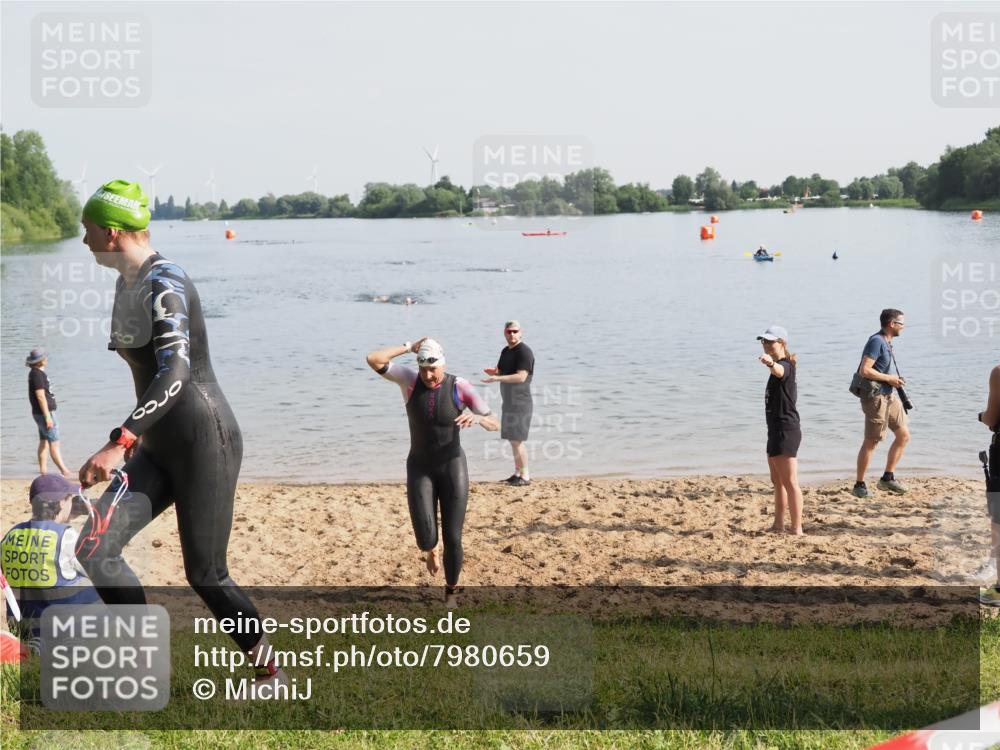 21.06.2025 - 27. Vierlanden-Triathlon MichiJ http://msf.ph/oto/7980659 15.06.2026 09:01:57 Schwimmen 196, 206, 214 meine-sportfotos.de
