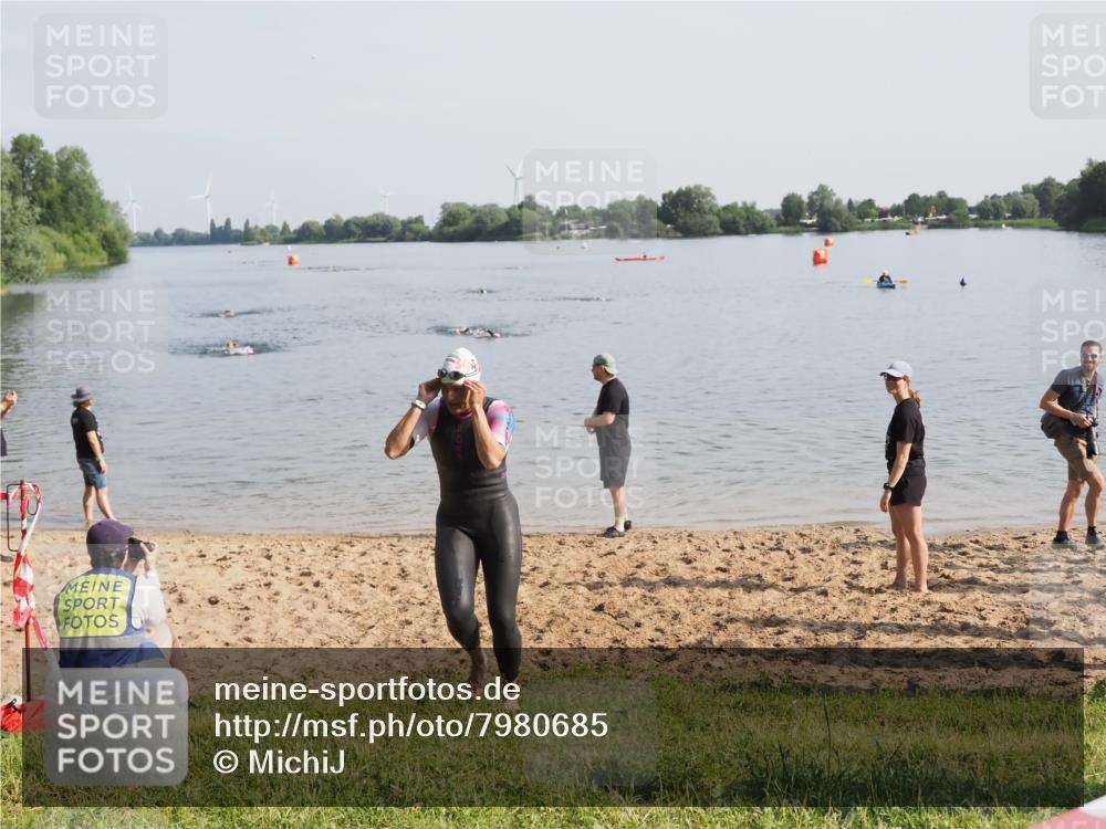 21.06.2025 - 27. Vierlanden-Triathlon MichiJ http://msf.ph/oto/7980685 15.06.2026 09:01:58 Schwimmen 196, 206, 214 meine-sportfotos.de