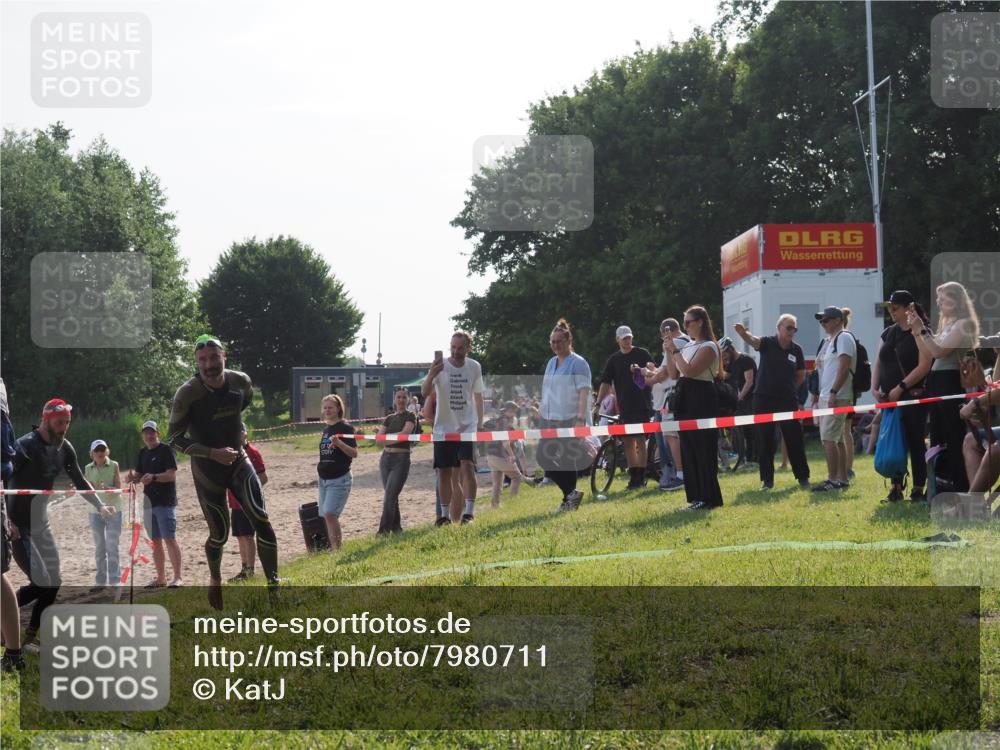 15.06.2025 - 27. Vierlanden-Triathlon KatJ http://msf.ph/oto/7980711 15.06.2025 08:45:40 Schwimmen 104, 116, 145 meine-sportfotos.de