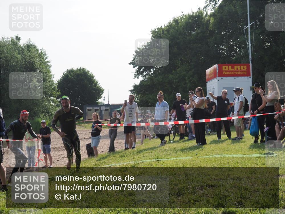 15.06.2025 - 27. Vierlanden-Triathlon KatJ http://msf.ph/oto/7980720 15.06.2025 08:45:40 Schwimmen 104, 116, 145 meine-sportfotos.de