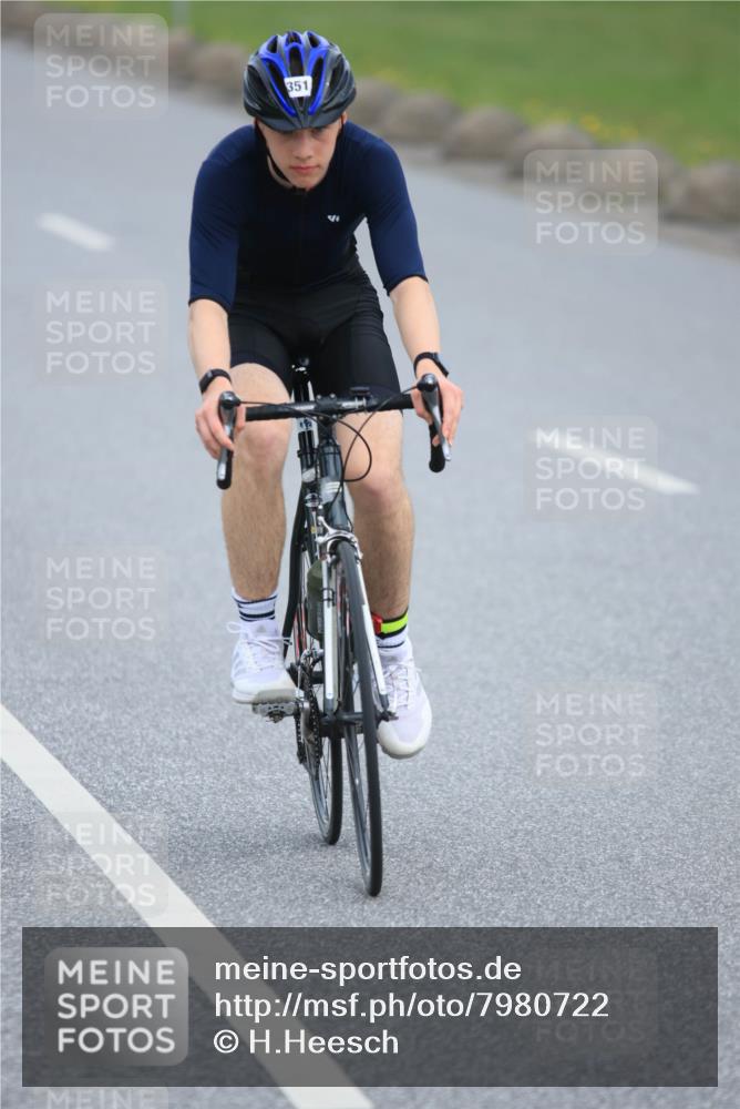 15.06.2025 - 27. Vierlanden-Triathlon H.Heesch http://msf.ph/oto/7980722 15.06.2025 10:41:29 Radfahren 106, 109, 127, 142, 198, 229, 351, 436, 453 meine-sportfotos.de