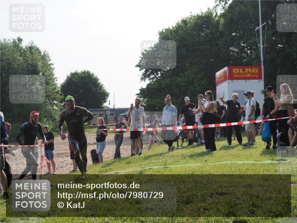 15.06.2025 - 27. Vierlanden-Triathlon KatJ http://msf.ph/oto/7980729 15.06.2025 08:45:40 Schwimmen 104, 116, 145 meine-sportfotos.de