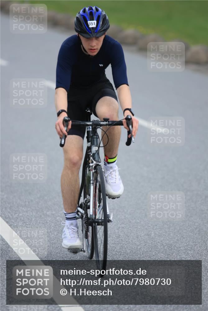 15.06.2025 - 27. Vierlanden-Triathlon H.Heesch http://msf.ph/oto/7980730 15.06.2025 10:41:29 Radfahren 106, 109, 127, 142, 198, 229, 351, 436, 453 meine-sportfotos.de