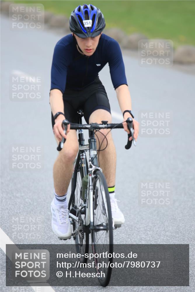 15.06.2025 - 27. Vierlanden-Triathlon H.Heesch http://msf.ph/oto/7980737 15.06.2025 10:41:29 Radfahren 106, 109, 127, 142, 198, 229, 351, 436, 453 meine-sportfotos.de