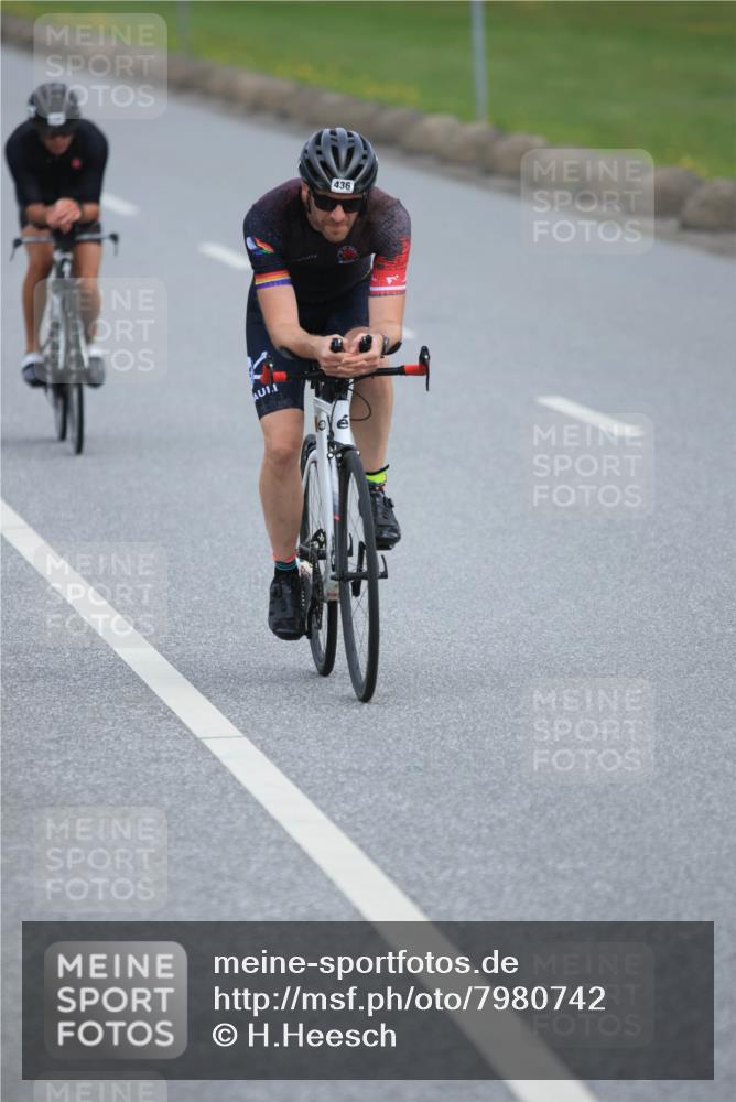 15.06.2025 - 27. Vierlanden-Triathlon H.Heesch http://msf.ph/oto/7980742 15.06.2025 10:41:33 Radfahren 22, 106, 109, 127, 142, 172, 198, 351, 436 meine-sportfotos.de