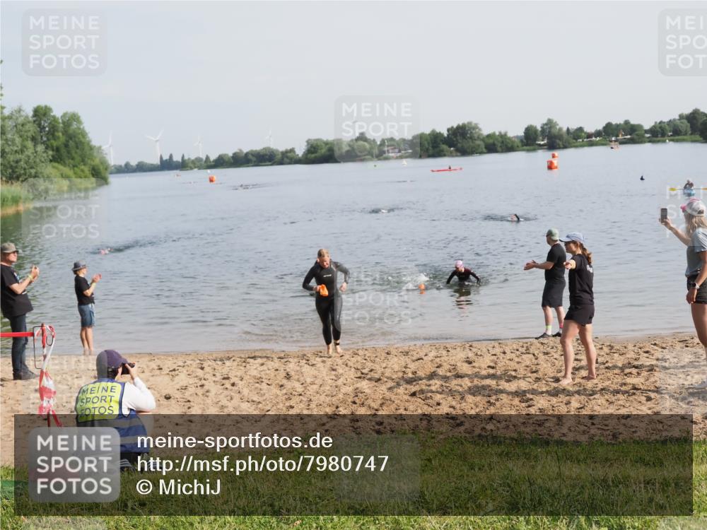 21.06.2025 - 27. Vierlanden-Triathlon MichiJ http://msf.ph/oto/7980747 15.06.2026 09:02:33 Schwimmen 246 meine-sportfotos.de
