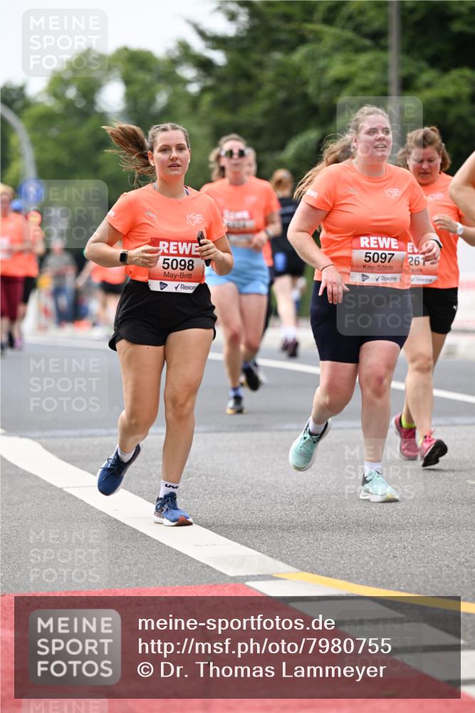 15.06.2025 - REWE Women's Run Dr. Thomas Lammeyer http://msf.ph/oto/7980755 15.06.2025 10:45:30 Laufen 5098, 5097, 261 meine-sportfotos.de