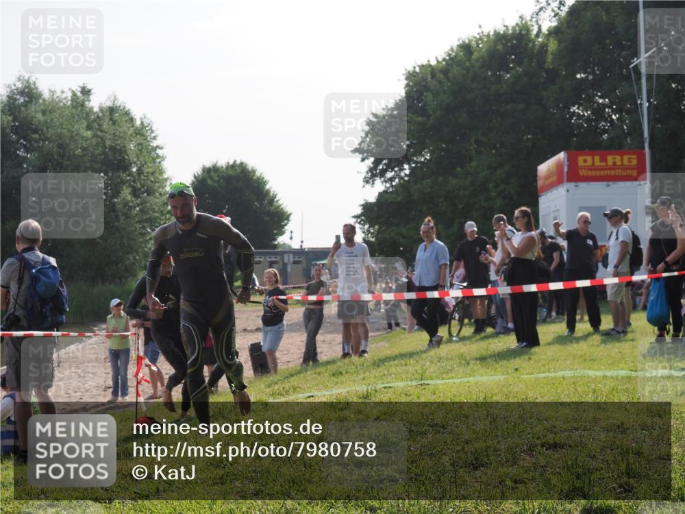 15.06.2025 - 27. Vierlanden-Triathlon KatJ http://msf.ph/oto/7980758 15.06.2025 08:45:41 Schwimmen 104, 116, 125, 145 meine-sportfotos.de