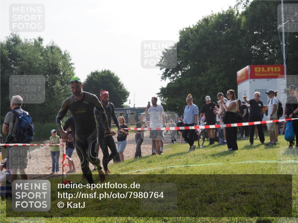 15.06.2025 - 27. Vierlanden-Triathlon KatJ http://msf.ph/oto/7980764 15.06.2025 08:45:41 Schwimmen 104, 116, 125, 145 meine-sportfotos.de