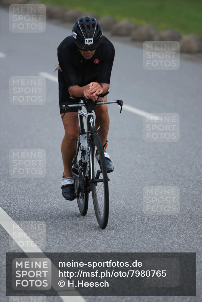 15.06.2025 - 27. Vierlanden-Triathlon H.Heesch http://msf.ph/oto/7980765 15.06.2025 10:41:35 Radfahren 22, 106, 109, 127, 142, 172, 198, 436 meine-sportfotos.de