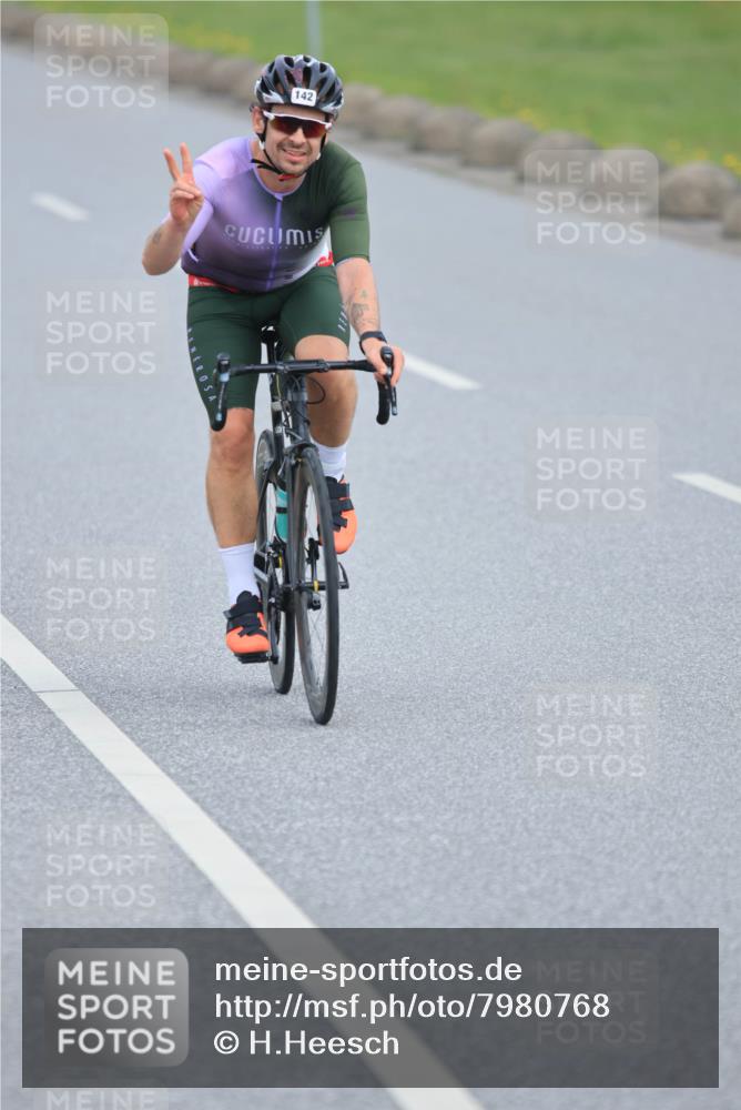 15.06.2025 - 27. Vierlanden-Triathlon H.Heesch http://msf.ph/oto/7980768 15.06.2025 10:41:36 Radfahren 22, 106, 109, 127, 142, 172, 198, 436 meine-sportfotos.de