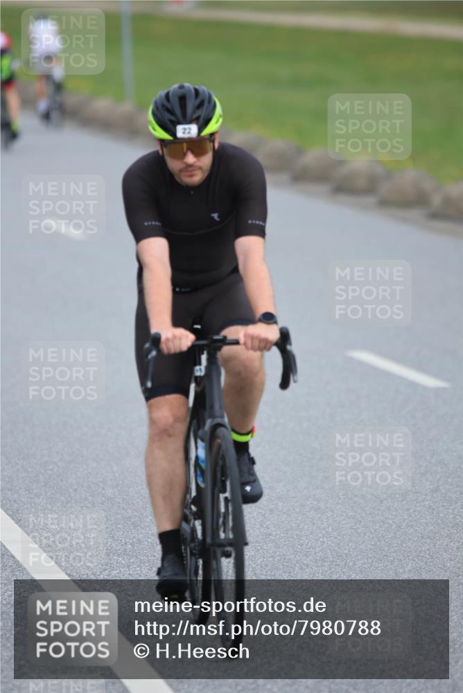 15.06.2025 - 27. Vierlanden-Triathlon H.Heesch http://msf.ph/oto/7980788 15.06.2025 10:41:41 Radfahren 22, 45, 93, 142, 172, 205 meine-sportfotos.de