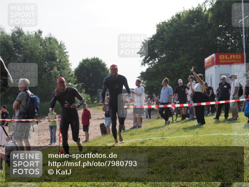 15.06.2025 - 27. Vierlanden-Triathlon KatJ http://msf.ph/oto/7980793 15.06.2025 08:45:42 Schwimmen 104, 116, 125, 145 meine-sportfotos.de