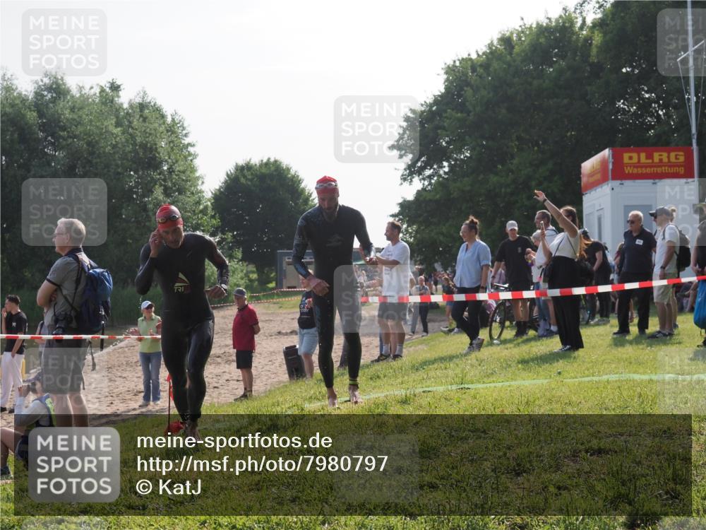 15.06.2025 - 27. Vierlanden-Triathlon KatJ http://msf.ph/oto/7980797 15.06.2025 08:45:42 Schwimmen 104, 116, 125, 145 meine-sportfotos.de