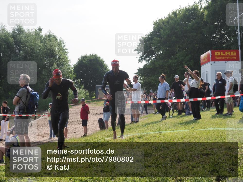 15.06.2025 - 27. Vierlanden-Triathlon KatJ http://msf.ph/oto/7980802 15.06.2025 08:45:42 Schwimmen 104, 116, 125, 145 meine-sportfotos.de
