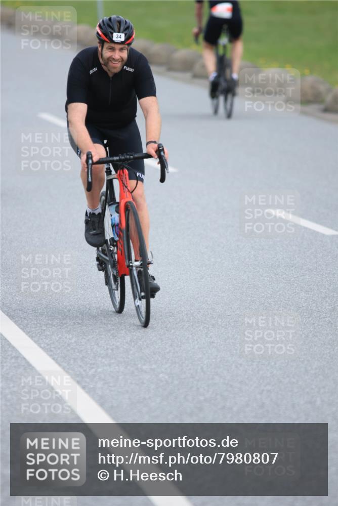 15.06.2025 - 27. Vierlanden-Triathlon H.Heesch http://msf.ph/oto/7980807 15.06.2025 10:41:51 Radfahren 34, 121, 134, 151, 205, 213, 250, 293 meine-sportfotos.de
