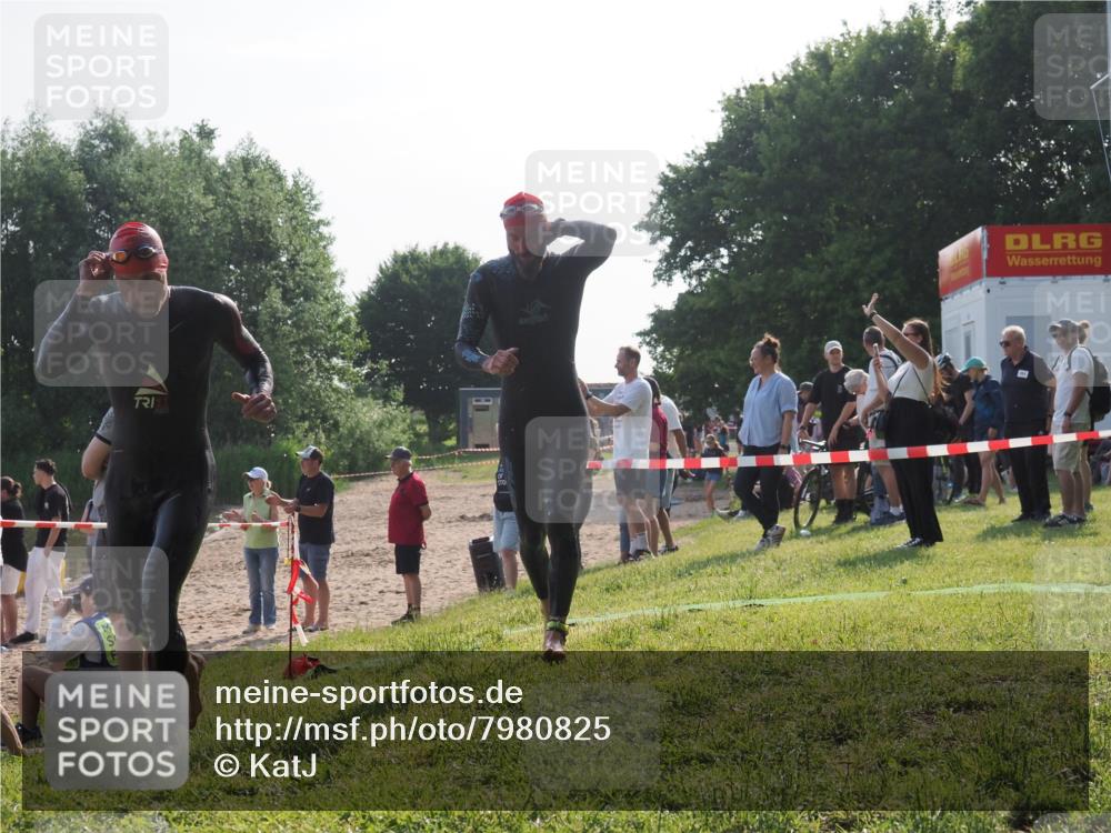 15.06.2025 - 27. Vierlanden-Triathlon KatJ http://msf.ph/oto/7980825 15.06.2025 08:45:42 Schwimmen 104, 116, 125, 145 meine-sportfotos.de