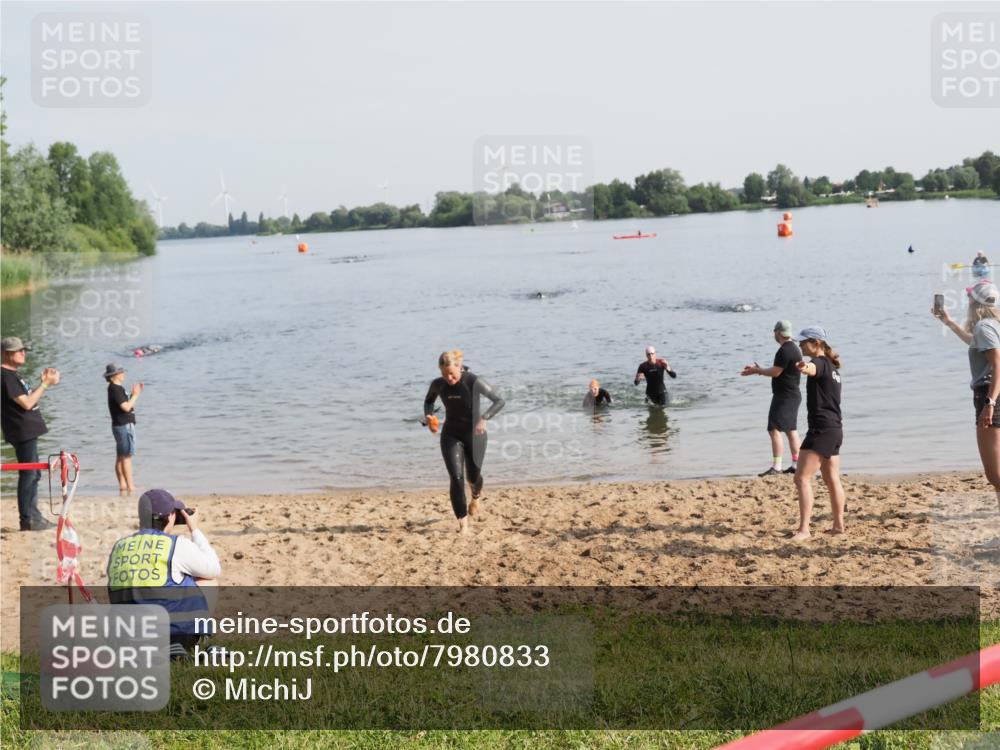 21.06.2025 - 27. Vierlanden-Triathlon MichiJ http://msf.ph/oto/7980833 15.06.2026 09:02:34 Schwimmen 200, 246 meine-sportfotos.de