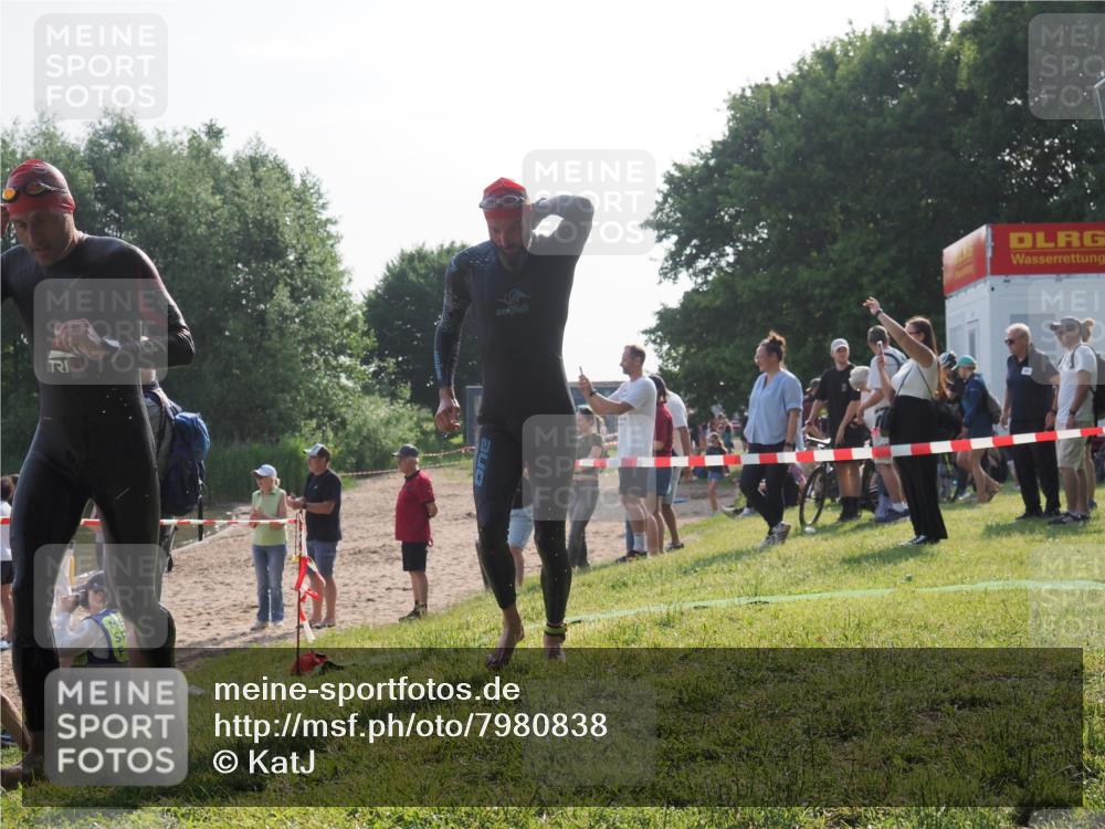 15.06.2025 - 27. Vierlanden-Triathlon KatJ http://msf.ph/oto/7980838 15.06.2025 08:45:43 Schwimmen 104, 116, 125, 145 meine-sportfotos.de