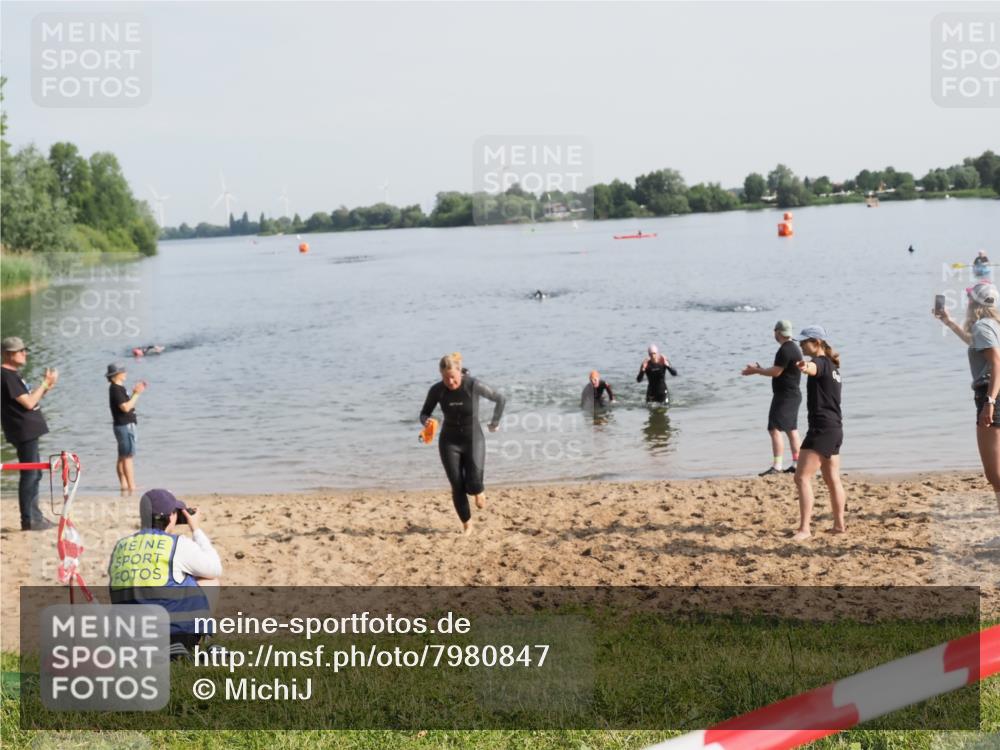 21.06.2025 - 27. Vierlanden-Triathlon MichiJ http://msf.ph/oto/7980847 15.06.2026 09:02:35 Schwimmen 200, 223, 246 meine-sportfotos.de