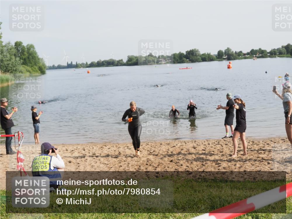 21.06.2025 - 27. Vierlanden-Triathlon MichiJ http://msf.ph/oto/7980854 15.06.2026 09:02:35 Schwimmen 200, 223, 246 meine-sportfotos.de