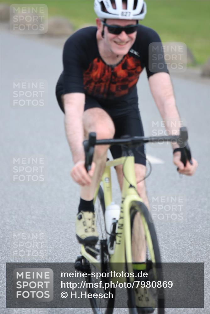 15.06.2025 - 27. Vierlanden-Triathlon H.Heesch http://msf.ph/oto/7980869 15.06.2025 10:42:11 Radfahren 29, 139, 827 meine-sportfotos.de