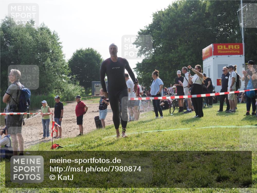 15.06.2025 - 27. Vierlanden-Triathlon KatJ http://msf.ph/oto/7980874 15.06.2025 08:45:49 Schwimmen 13, 104, 116, 125, 145, 150 meine-sportfotos.de