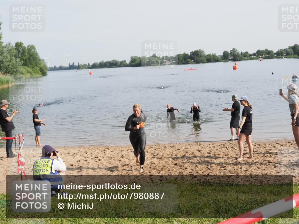 21.06.2025 - 27. Vierlanden-Triathlon MichiJ http://msf.ph/oto/7980887 15.06.2026 09:02:35 Schwimmen 200, 223, 246 meine-sportfotos.de