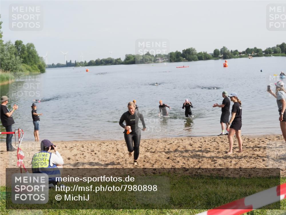 21.06.2025 - 27. Vierlanden-Triathlon MichiJ http://msf.ph/oto/7980898 15.06.2026 09:02:36 Schwimmen 200, 223, 246 meine-sportfotos.de