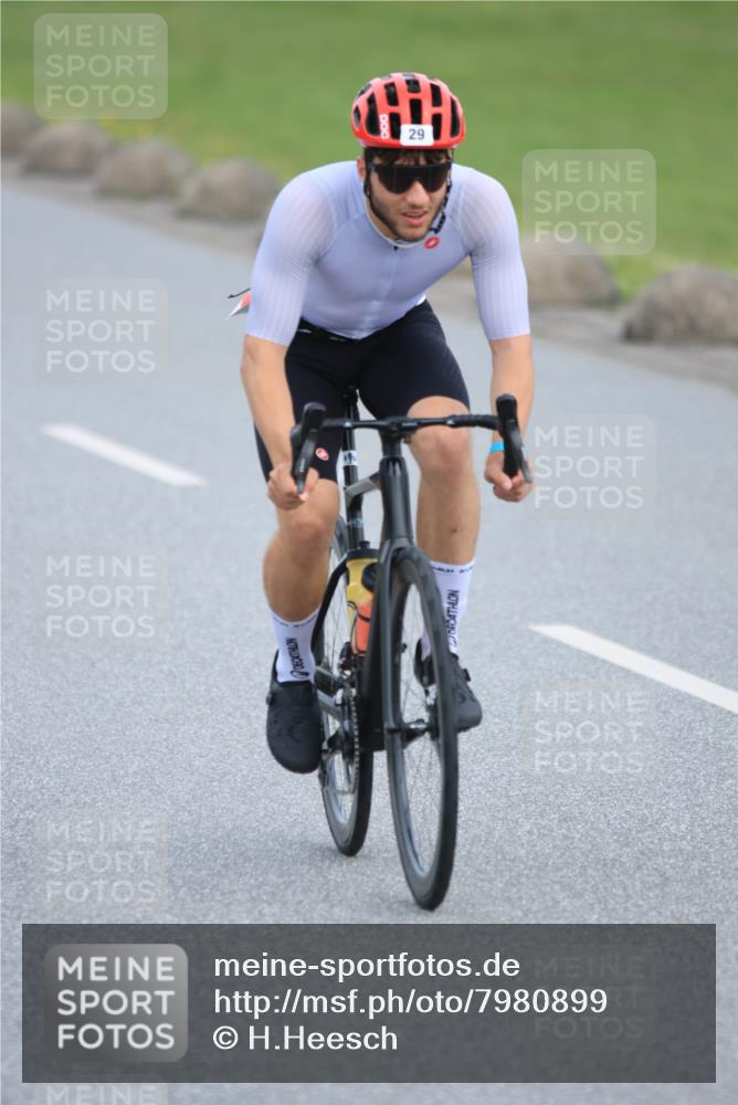 15.06.2025 - 27. Vierlanden-Triathlon H.Heesch http://msf.ph/oto/7980899 15.06.2025 10:42:16 Radfahren 29, 139, 287 meine-sportfotos.de