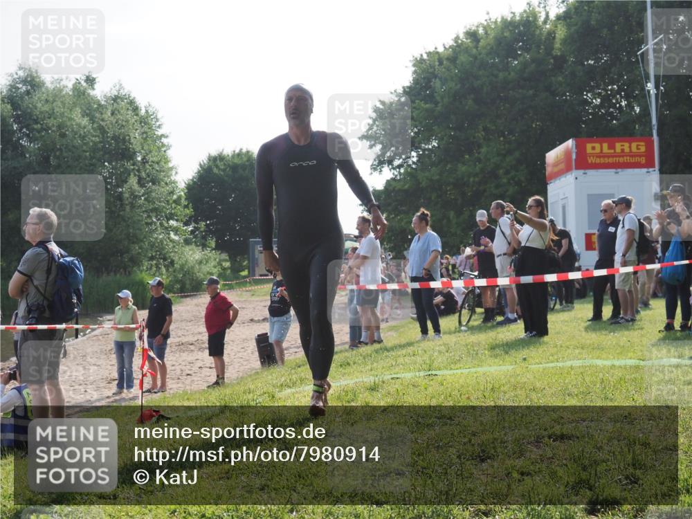 15.06.2025 - 27. Vierlanden-Triathlon KatJ http://msf.ph/oto/7980914 15.06.2025 08:45:50 Schwimmen 13, 104, 106, 116, 125, 150 meine-sportfotos.de