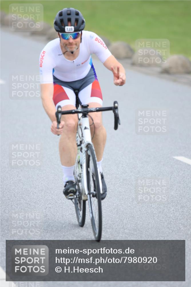 15.06.2025 - 27. Vierlanden-Triathlon H.Heesch http://msf.ph/oto/7980920 15.06.2025 10:42:18 Radfahren 29, 139, 287 meine-sportfotos.de