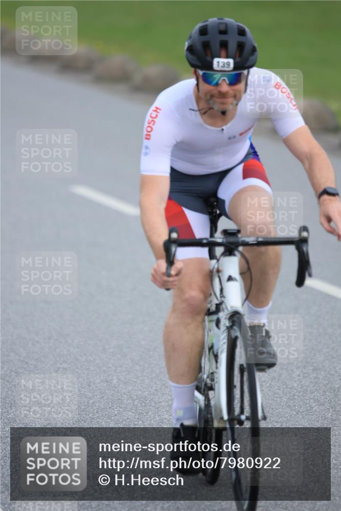 15.06.2025 - 27. Vierlanden-Triathlon H.Heesch http://msf.ph/oto/7980922 15.06.2025 10:42:18 Radfahren 29, 139, 287 meine-sportfotos.de