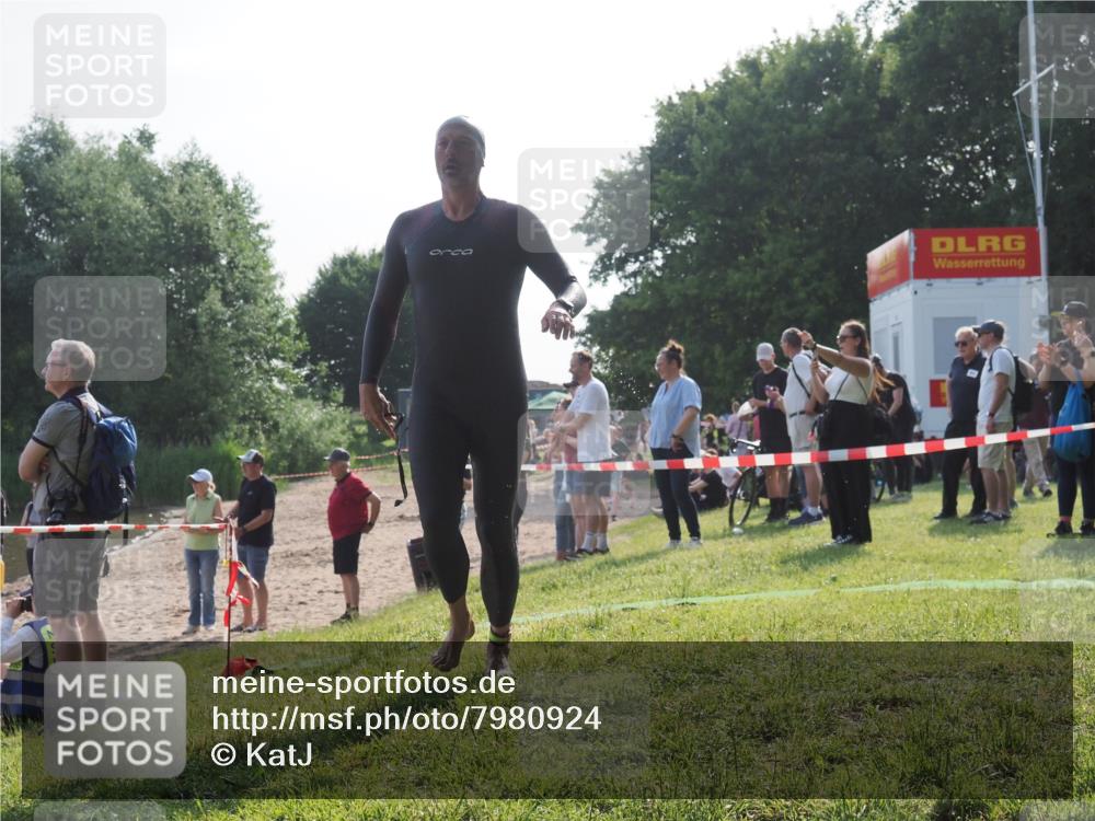 15.06.2025 - 27. Vierlanden-Triathlon KatJ http://msf.ph/oto/7980924 15.06.2025 08:45:50 Schwimmen 13, 104, 106, 116, 125, 150 meine-sportfotos.de