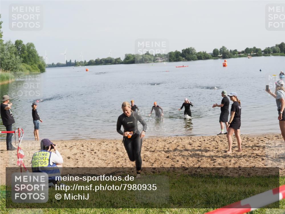 21.06.2025 - 27. Vierlanden-Triathlon MichiJ http://msf.ph/oto/7980935 15.06.2026 09:02:36 Schwimmen 200, 223, 246 meine-sportfotos.de