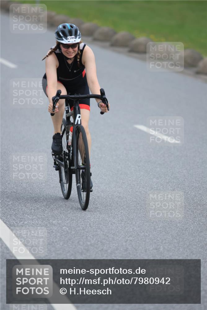 15.06.2025 - 27. Vierlanden-Triathlon H.Heesch http://msf.ph/oto/7980942 15.06.2025 10:42:43 Radfahren 115, 147, 199, 347, 1399 meine-sportfotos.de