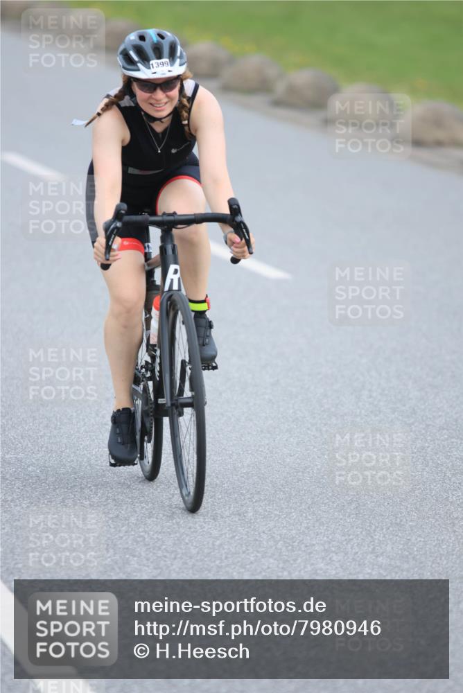 15.06.2025 - 27. Vierlanden-Triathlon H.Heesch http://msf.ph/oto/7980946 15.06.2025 10:42:43 Radfahren 115, 147, 199, 347, 1399 meine-sportfotos.de
