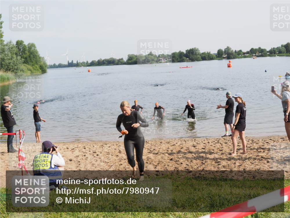 21.06.2025 - 27. Vierlanden-Triathlon MichiJ http://msf.ph/oto/7980947 15.06.2026 09:02:36 Schwimmen 200, 223, 246 meine-sportfotos.de