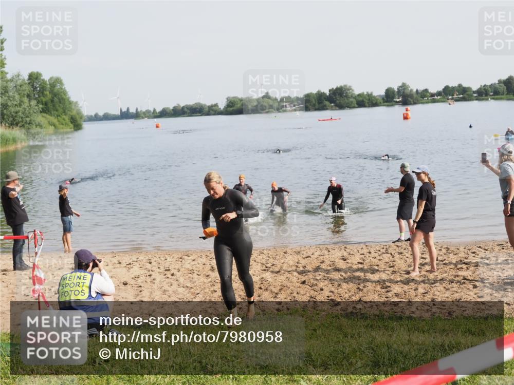 21.06.2025 - 27. Vierlanden-Triathlon MichiJ http://msf.ph/oto/7980958 15.06.2026 09:02:36 Schwimmen 200, 223, 246 meine-sportfotos.de