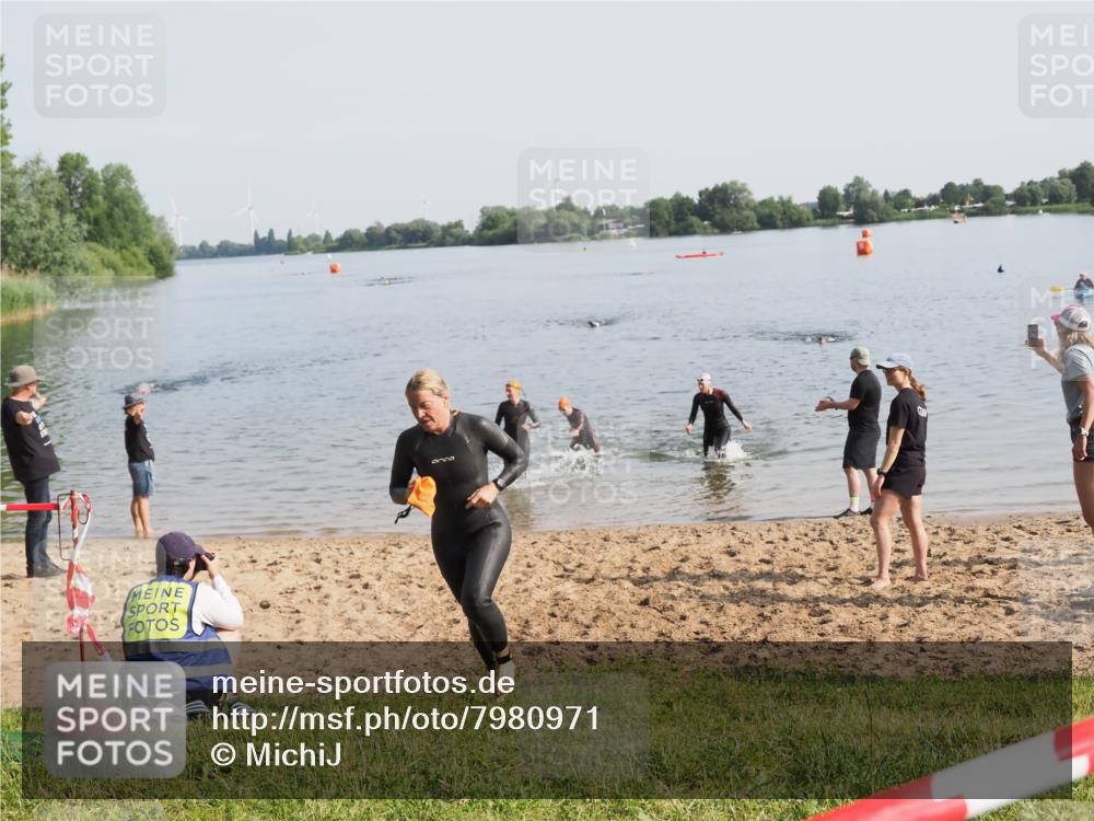 21.06.2025 - 27. Vierlanden-Triathlon MichiJ http://msf.ph/oto/7980971 15.06.2026 09:02:37 Schwimmen 200, 210, 223, 246 meine-sportfotos.de